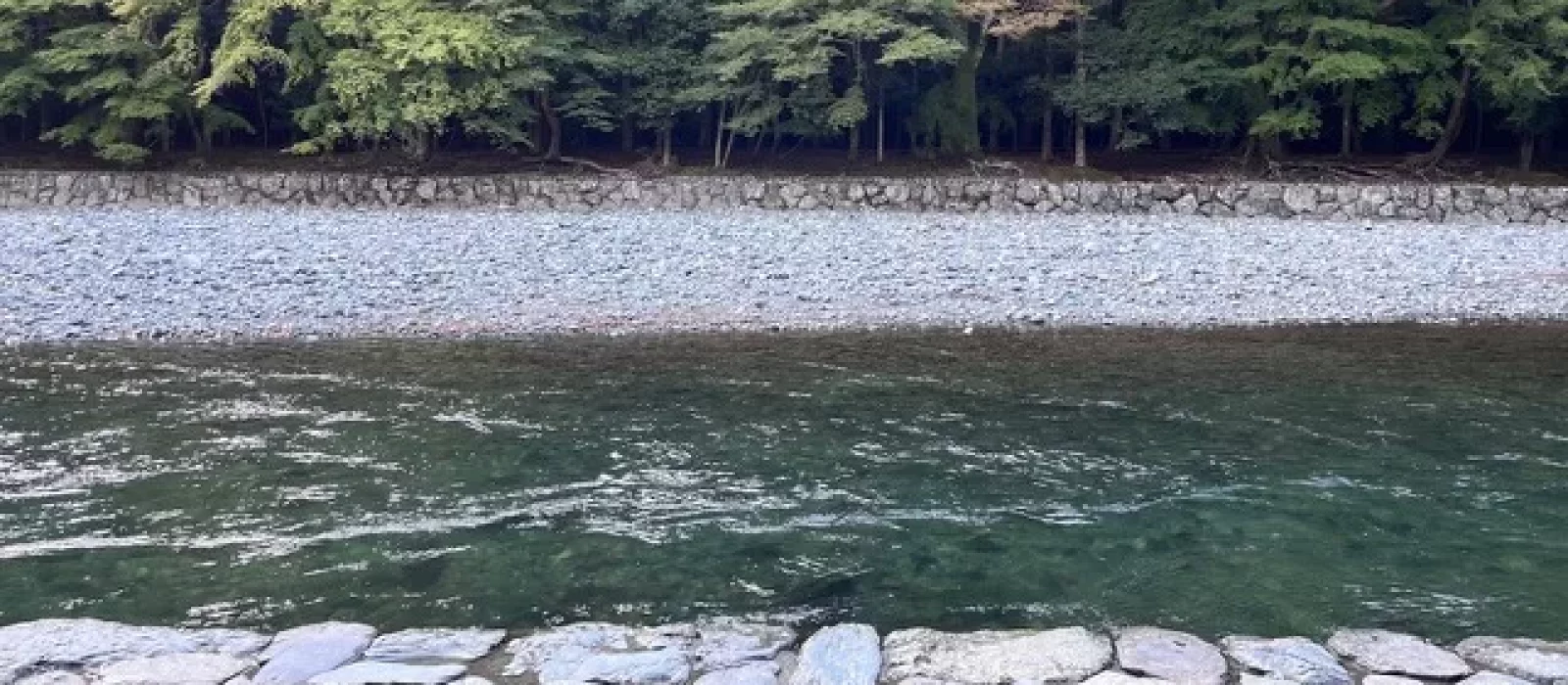 Das Wasser des Isuzu-Flusses