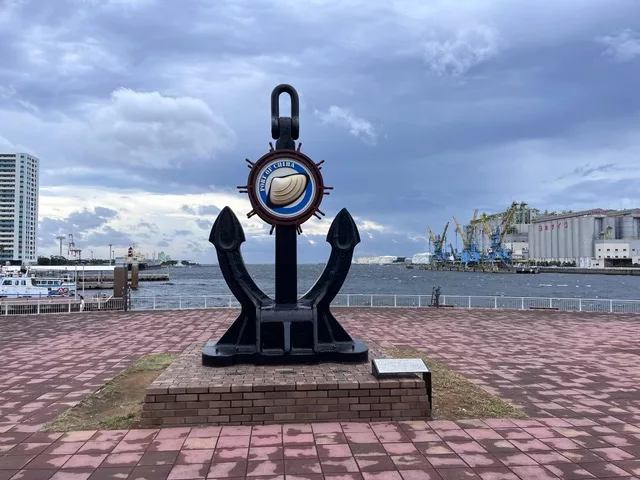 Der Hafen von Chiba jetzt, mit der Muschel im Logo.